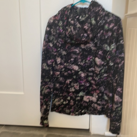 EUC lululemon scuba hoodie - Picture 4 of 4